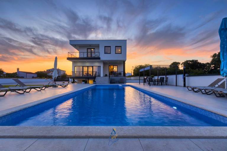 Modern 6-BR villa for 12+2 with pool close to Pula — photo 5