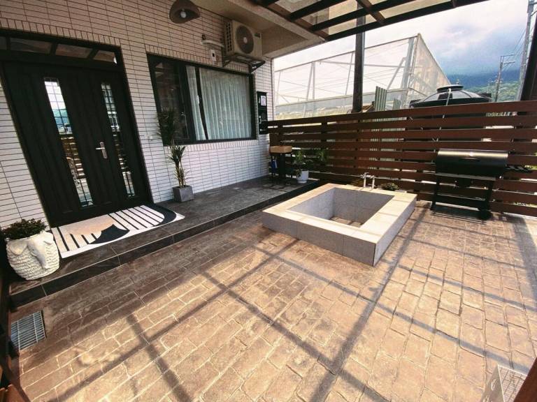 Pleasant vacation home with yard, hot tub & BBQ | Pet-friendly — photo 4