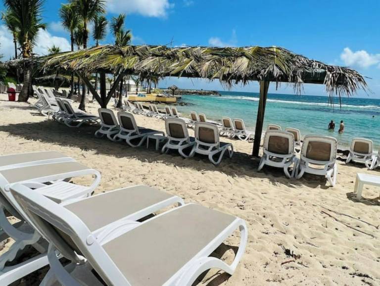 Guadeloupe Vacation Rentals from $33