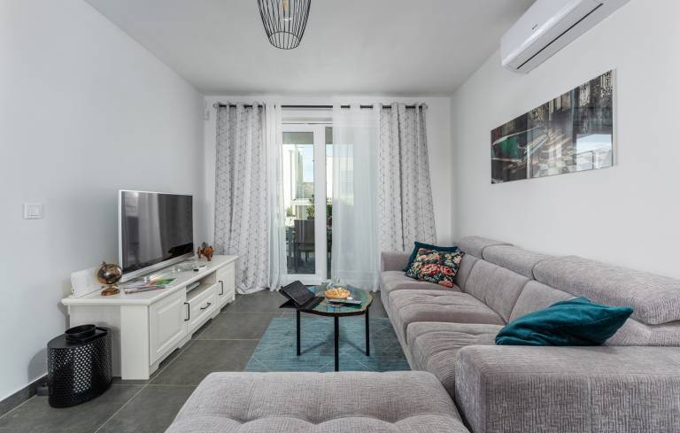 House with garden, jacuzzi & terrace — photo 4