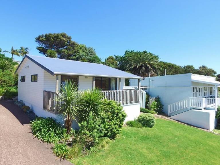 Cottage  Surfdale