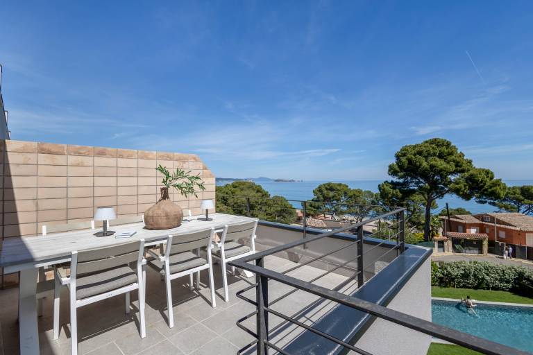 Fully equipped rental apartment with terrace, fast internet & garden | Garden view | Next to the beach | Dogs allowed in Begur