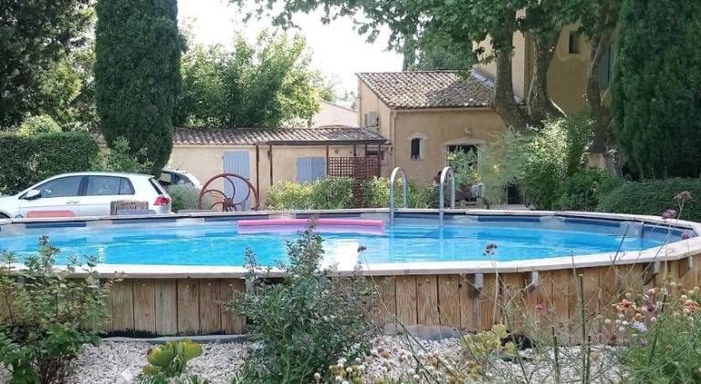 Holiday apartment with pool in Villeneuve-les-Avignon