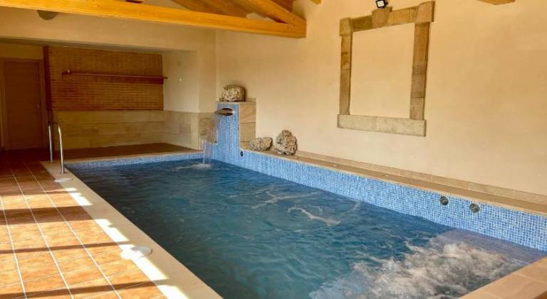 Holiday apartment with terrace, pool & yard — photo 5