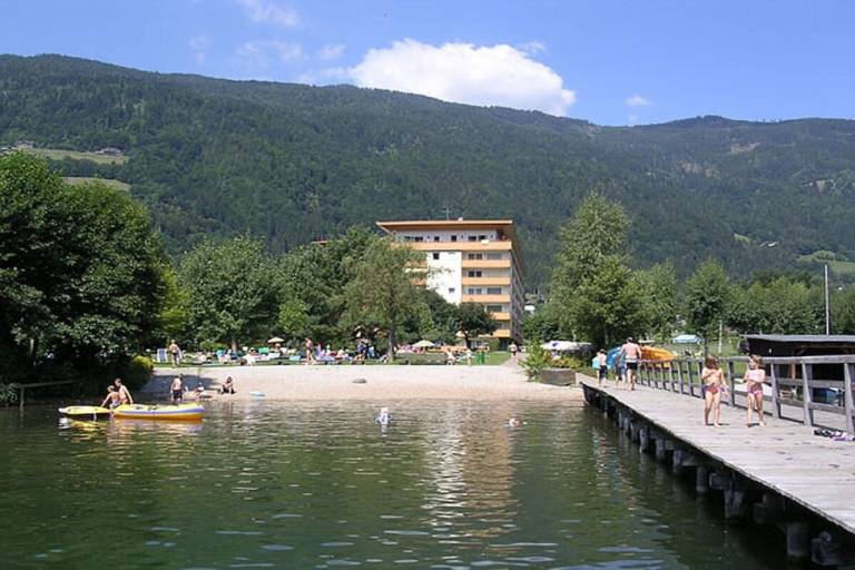 Ferienhaus mit Hund in Bodensdorf, Ossiacher See fuer max. 4 Personen