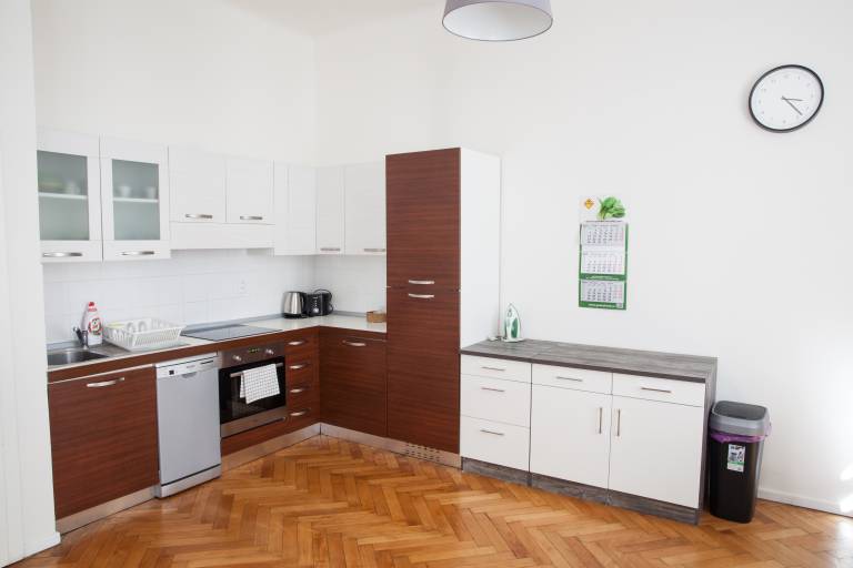 2 Bed Flat - Sleeps 9 - Pets - Smoking on terrace — photo 2