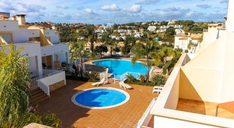 Fully equipped pleasant villa with pool, patio & grill | Pet-friendly in Albufeira