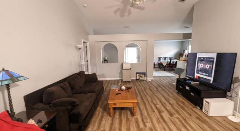 Near Disney cozy quiet place 2 privet rooms queen bed up to 4 people — photo 2
