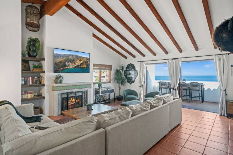 Condo Avalon