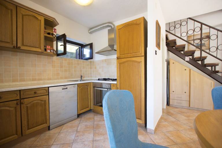 Fully equipped beautiful rental apartment with garden, barbeque & patio | Garden view | Pets allowed — photo 4