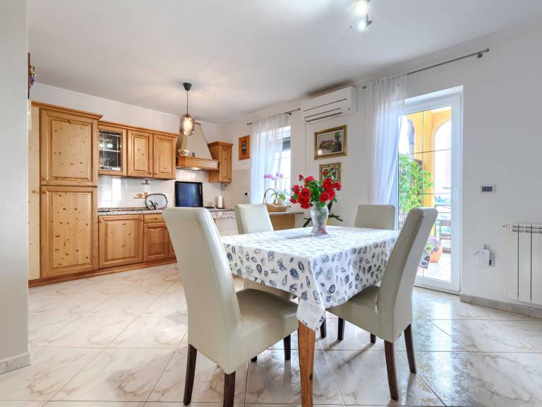 Family-oriented house with private pool, yard & barbecue | Nature view | Pet-friendly — photo 3