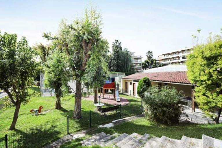 Rental apartment with yard & pool — photo 4