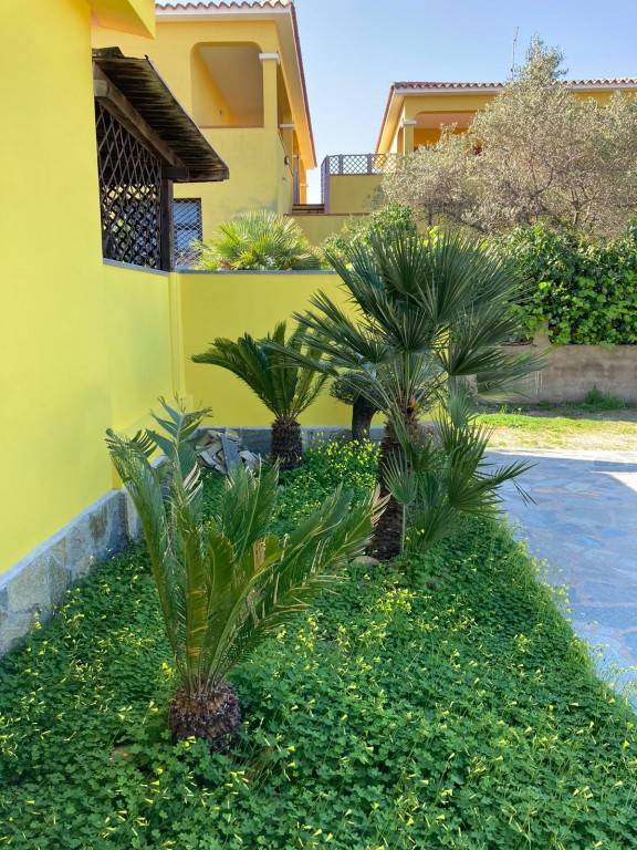 Holiday apartment with yard — photo 2