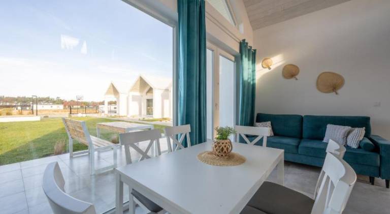 Lodge with barbeque, terrace & yard — photo 4