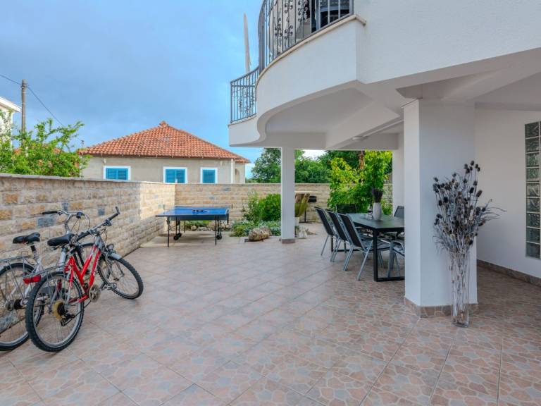 Vacation home with grill, patio & garden | Nature view — photo 3