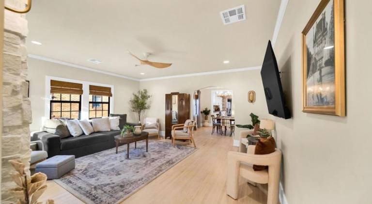 House with jacuzzi — photo 3