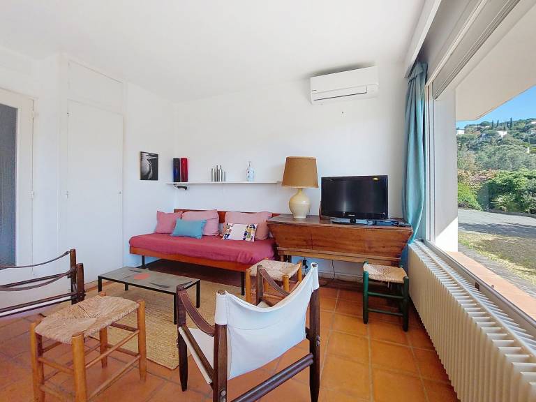 Fully equipped rental apartment with yard & terrace | Pet-friendly — photo 4