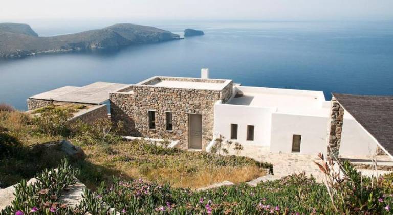 Βίλα Παραλία Λιβαδάκια