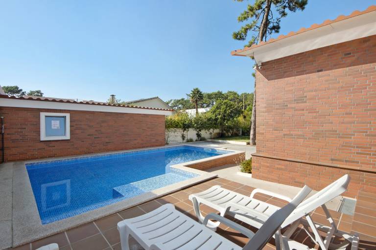 Holiday Home 'Moradia Pinheiro Manso' with Private Pool, Private Terrace and Wi-Fi in Braga