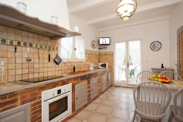Family-oriented big vacation home with grill, garden & patio | Nature view | Pets are welcome — photo 4