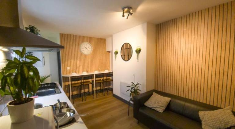 Mega Value Stay - 7 Beds, Keyless Entry, City 5 min walk BY PROPERTY PROMISE in Cardiff