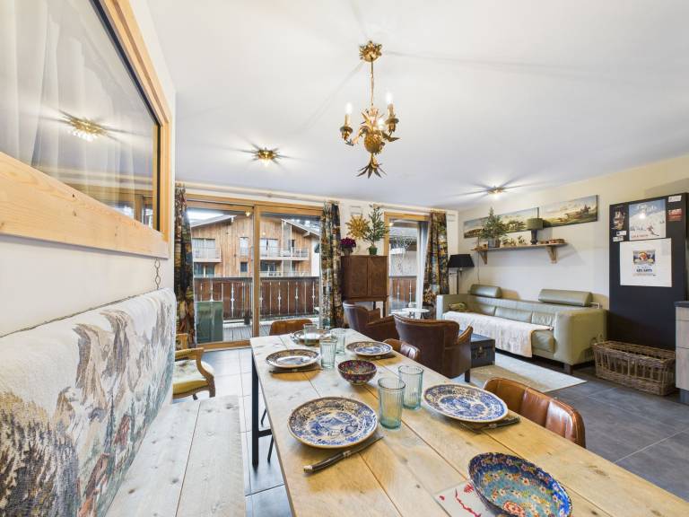 Central Apartment for 5 with Balcony, Wi-Fi, and Garage in Les Gets in Les Gets