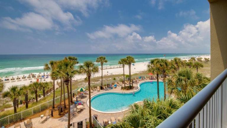 Vacation home with jacuzzi, barbeque & patio | Close to the beach | Pets are welcome — photo 2