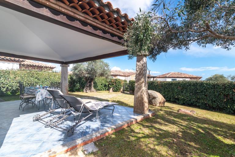 Charming holiday apartment with garden, barbeque & patio | Garden view | Dogs allowed in Budoni