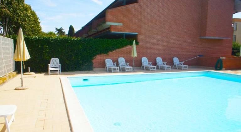 Apartment with pool — photo 5