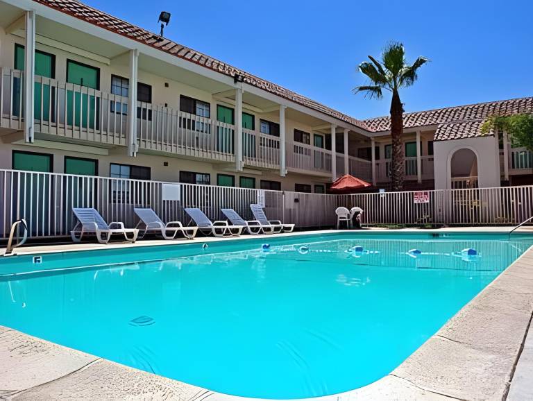 Vagabond Inn Buttonwillow North I-5 — photo 2