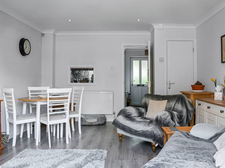Family-oriented cottage with yard & barbeque | Pets are welcome — photo 3