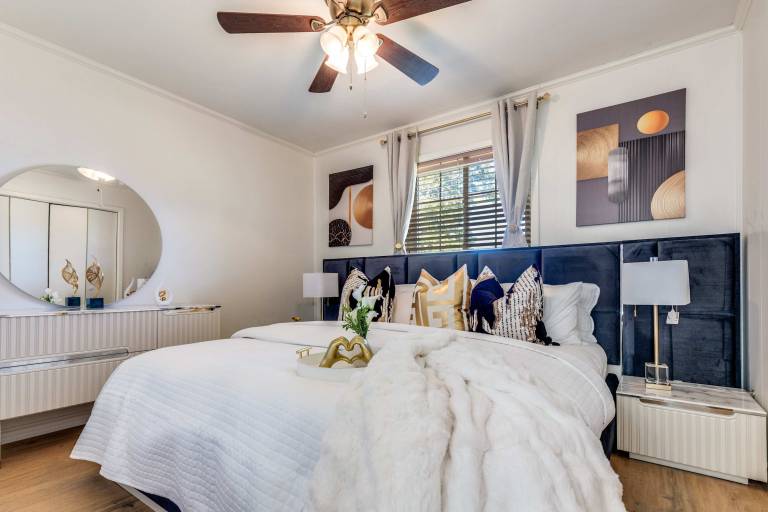 The Homestead Luxury Cozy 2BR Apartment in Nacogdoches Near SFA University and Downtown Pet Friendly Business Ready Extended Stays Welcome with Self Check In High Speed WiFi Full Kitchen In Unit Laundry Private Parking and Quiet Comfort — photo 2