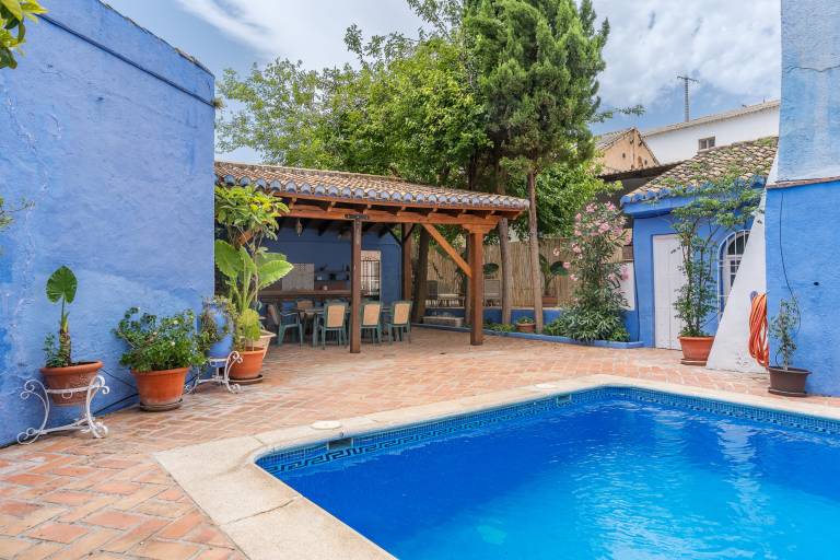 Vacation home with fast internet, private pool & grill | City view — photo 2