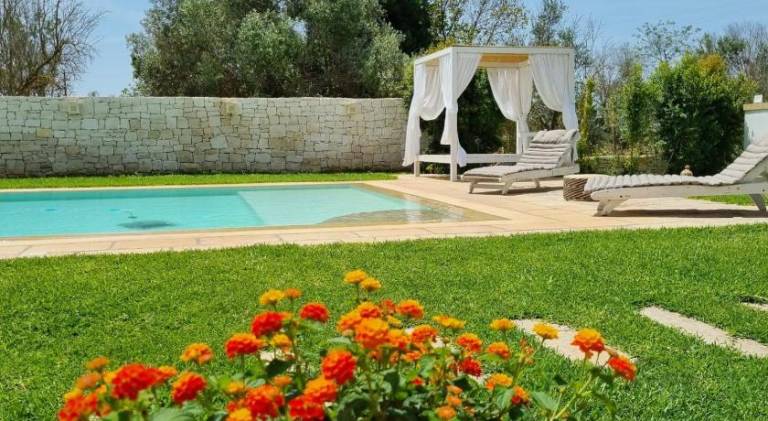 Vacation home with terrace, barbeque & pool | Pet-friendly in Ugento