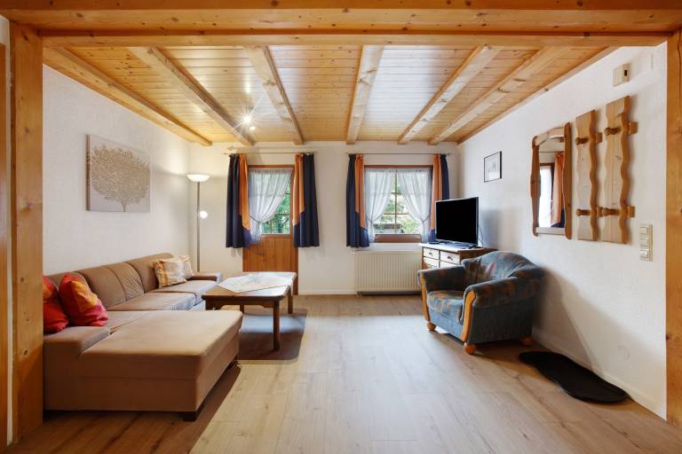 Holiday apartment with barbeque, patio & yard — photo 4