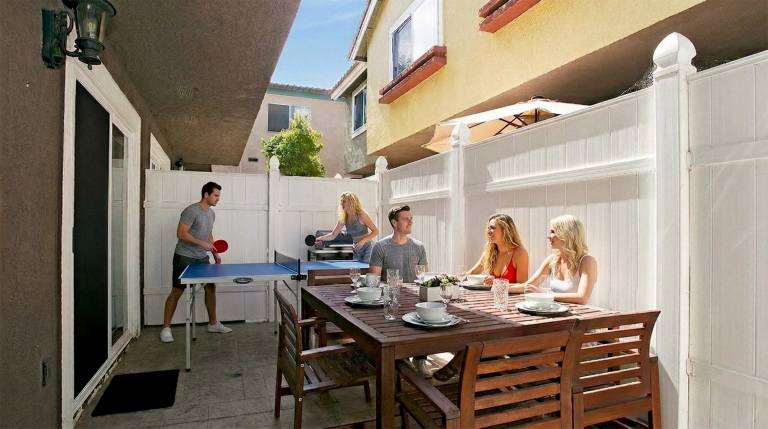 Costa Mesa -Newport- Patio - Free Parking-CM-2 — photo 2