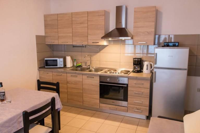 Pleasant rental apartment with garden, pool & BBQ | Garden view | Pets allowed — photo 3