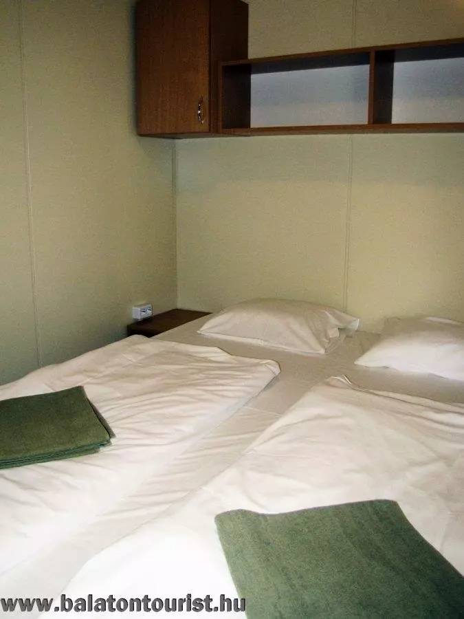 Mobile home with patio, sauna & pool | Pets are welcome — photo 5