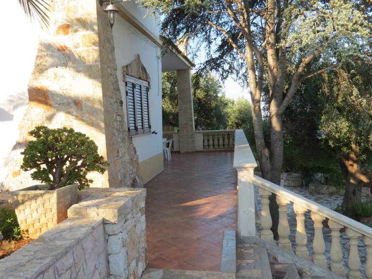 Villa with garden & patio | Beach view — photo 2