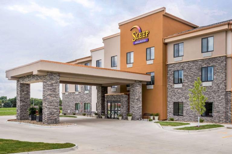 Sleep Inn & Suites West Des Moines near Jordan Creek in West Des Moines, IA