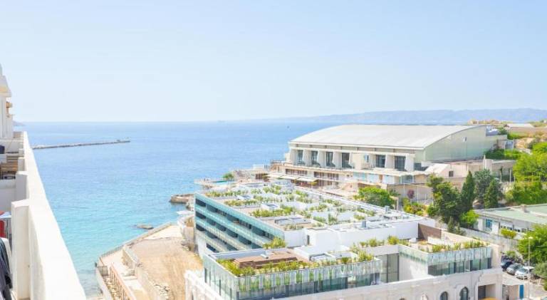Apartment with terrace | Next to Fort St. Jean in Marseille