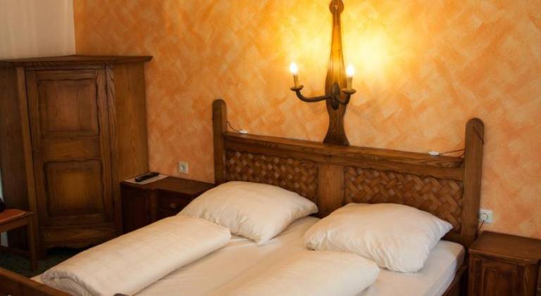 Harmony beim Holzschnitzer