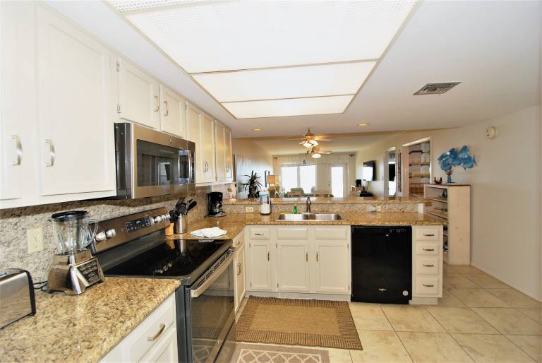 Condo with private pool — photo 4