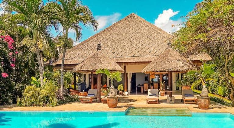 220 m&sup2; Villa