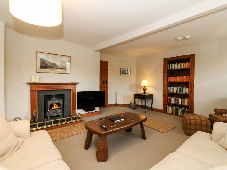 Cottage with garden — photo 4