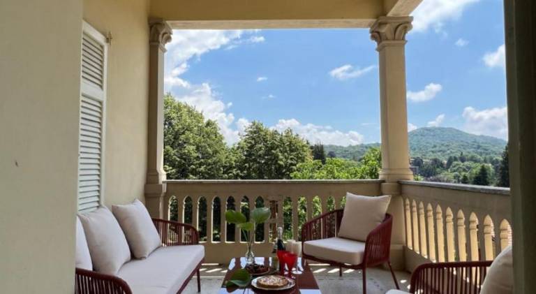 House with pool — photo 3