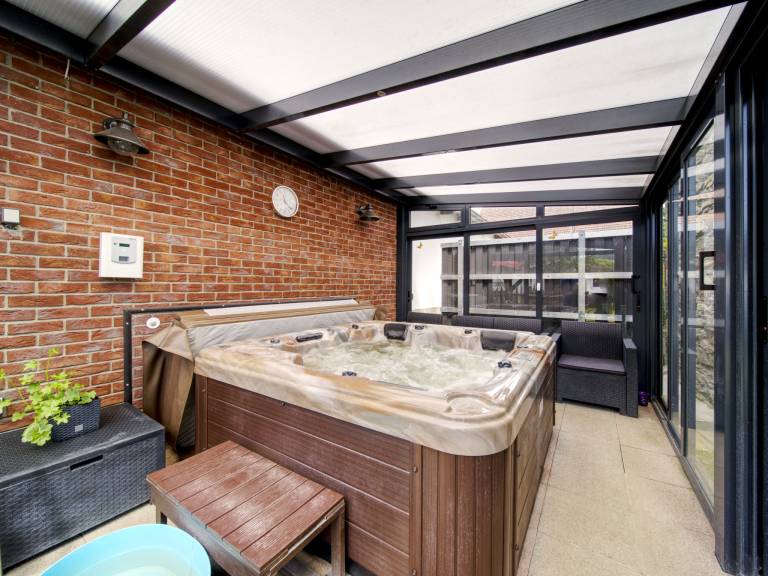 Vacation home with terrace, jacuzzi & private pool — photo 3