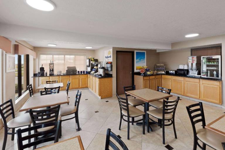 Days Inn by Wyndham Oklahoma City — photo 4