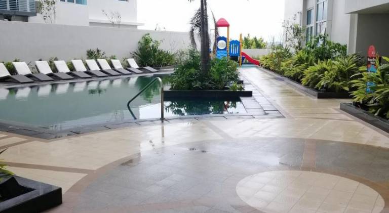 Serviced apartment with private pool & yard | Pet-friendly — photo 4