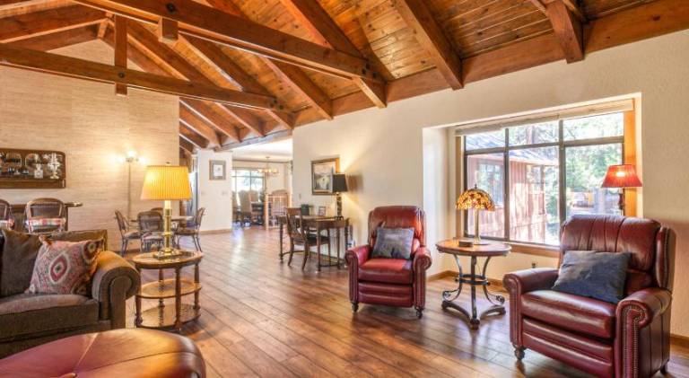 Beautiful vacation home with hot tub | Pets are welcome — photo 4